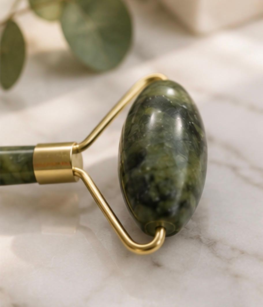 Set Masajeador Facial Rodillo Jade + Gua Sha
