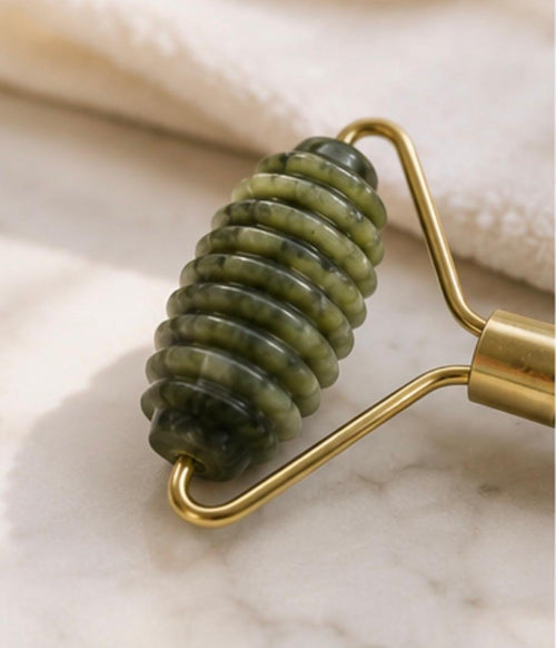 Set Masajeador Facial Rodillo Jade + Gua Sha
