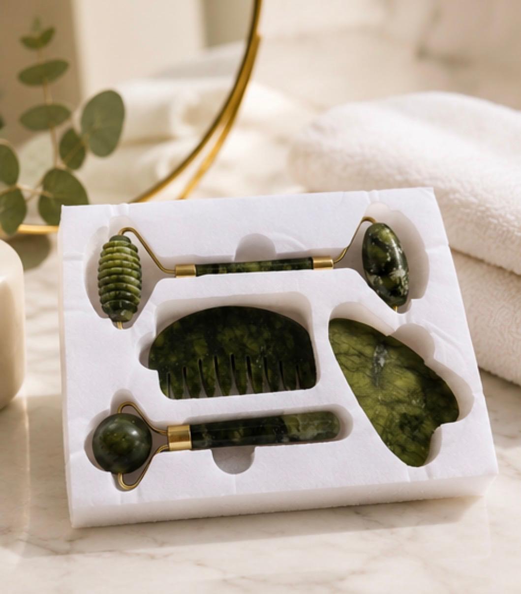 Set Masajeador Facial Rodillo Jade + Gua Sha